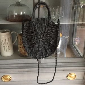 Round straw purse